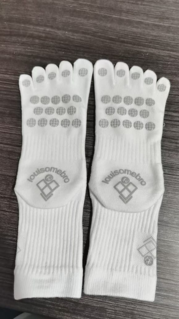 custom 5 toe socks gripping