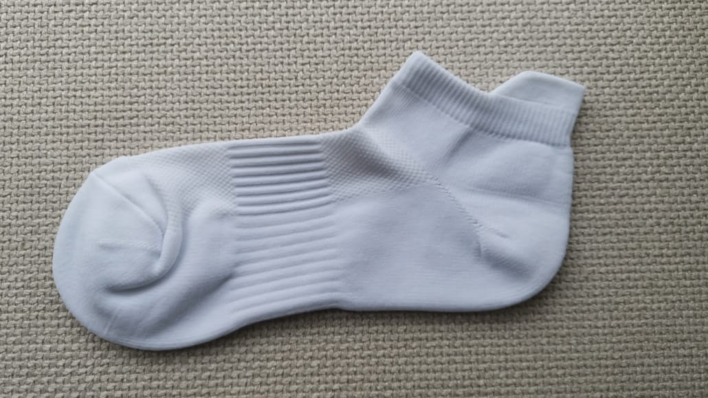 custom sports ankle sock with achilles pull tab, mesh zones and ribbing arc support, half terry sock