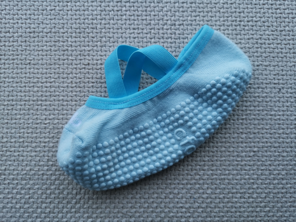 custom pilates yoga socks with X strapes