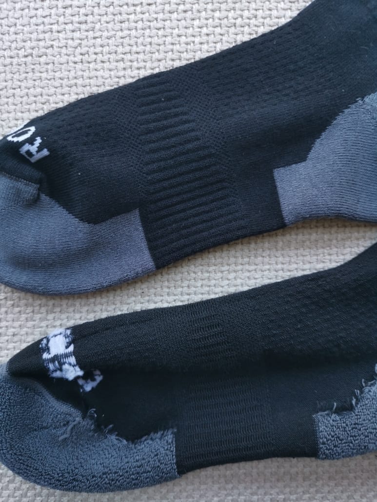 random cushion socks are made by special machine. This is a comparison of the outside and inside views of the socks