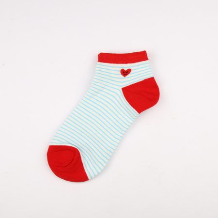 Private label crew socks girls basic socks thick yarn-big red