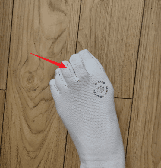 sewing line on custom 5 toe socks